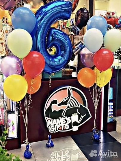 Продавец в магазин воздушных шаров