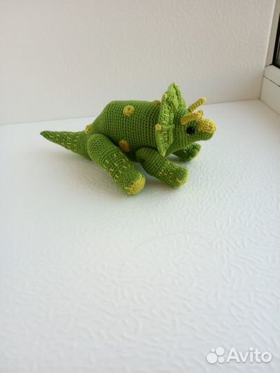 Динозавр трицератопс вязаный крючком
