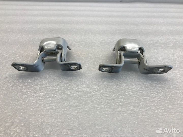 Петля двери передняя левая Mazda 3Bl седан 1.6