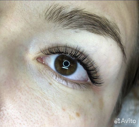 Наращивание ресниц и оформление бровей