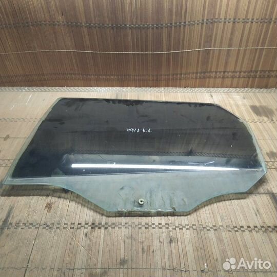 Стекло двери заднее левое Ford Focus 1 седан 2.0