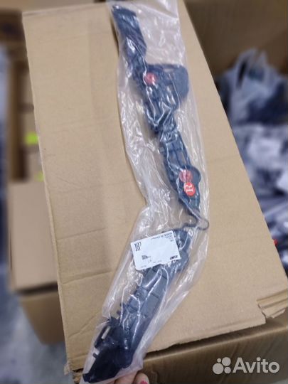 Кронштейн заднего бампера Toyota Camry 2017