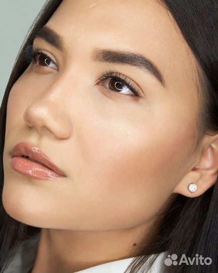 Наращивание ресниц и оформление бровей