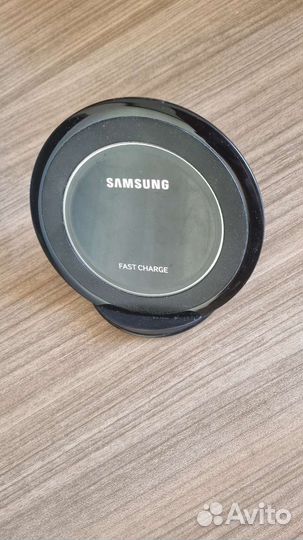 Беспроводное зарядное устройство Samsung EP-NG930