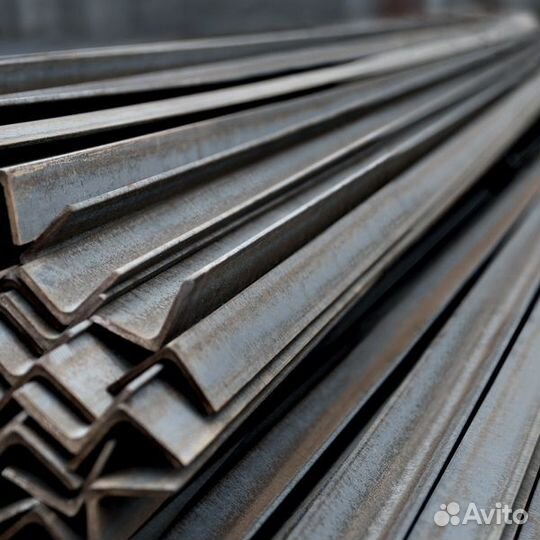 Уголок равнополочный, 100х7 мм