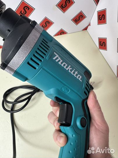 Ударная дрель makita