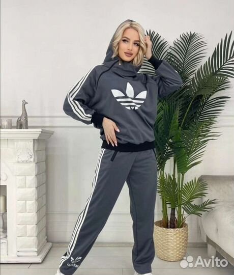 Костюм спортивный Adidas в наличии