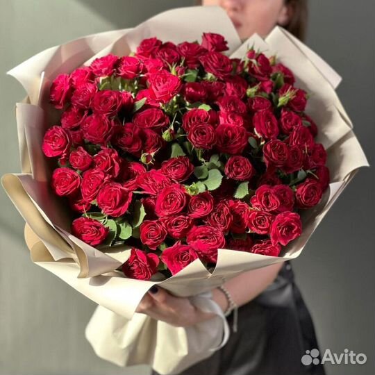 Красные кустовые розы Букет размер L