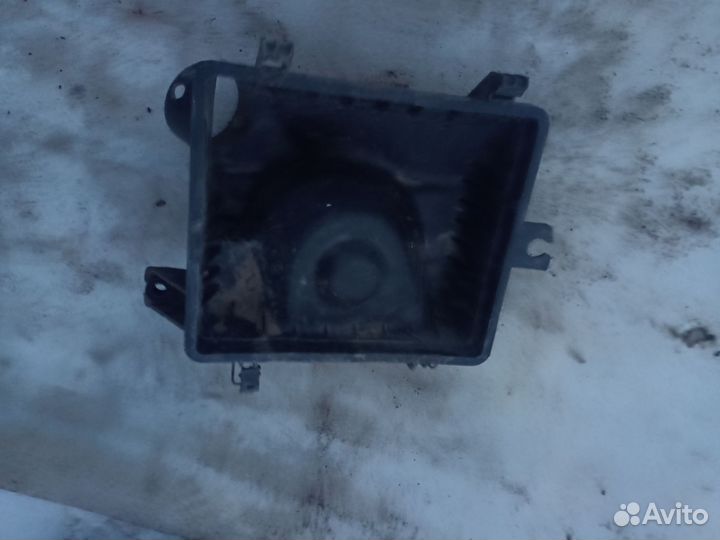 Корпус воздушного фильтра низ Daewoo Leganza