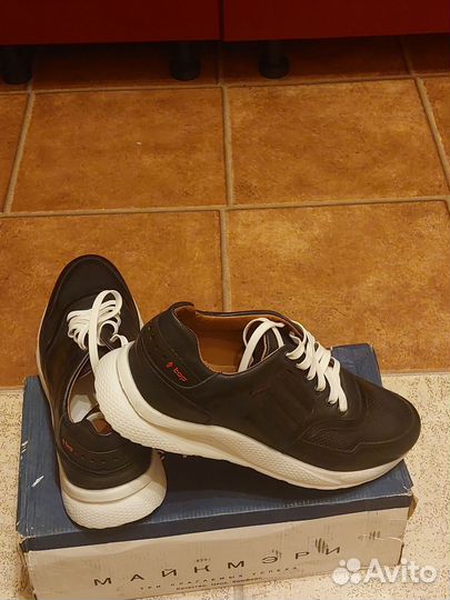 Кроссовки новые, натуральная кожа 40Р