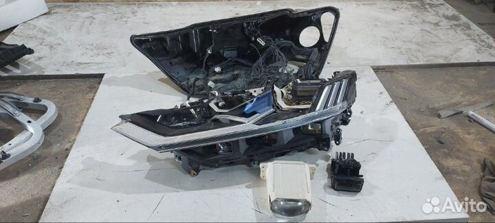 Фара светодиодная передняя левая Audi A8 D5