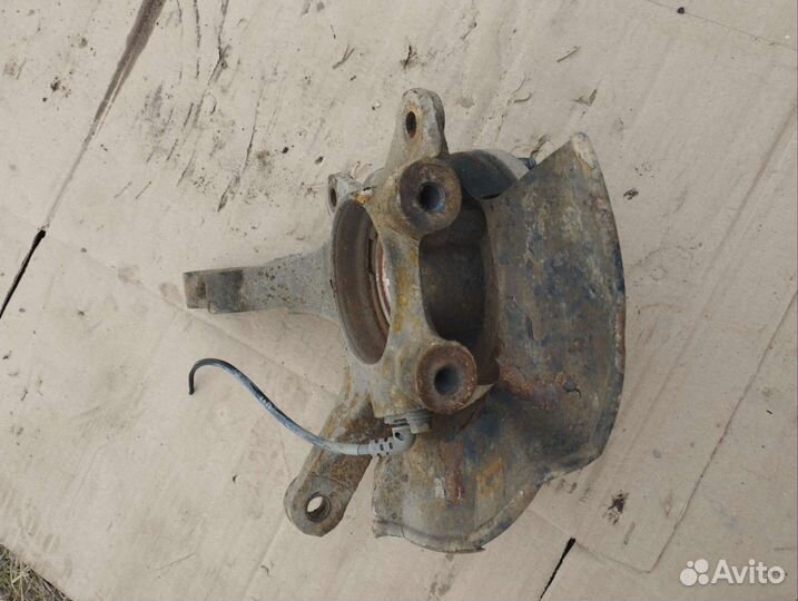 Передний левый поворотный кулак Hyundai Tucson