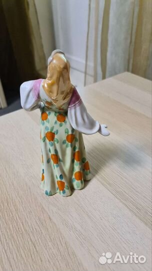 Статуэтка фарфор