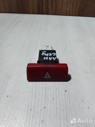 Кнопка аварийной сигнализации Mitsubishi Lancer