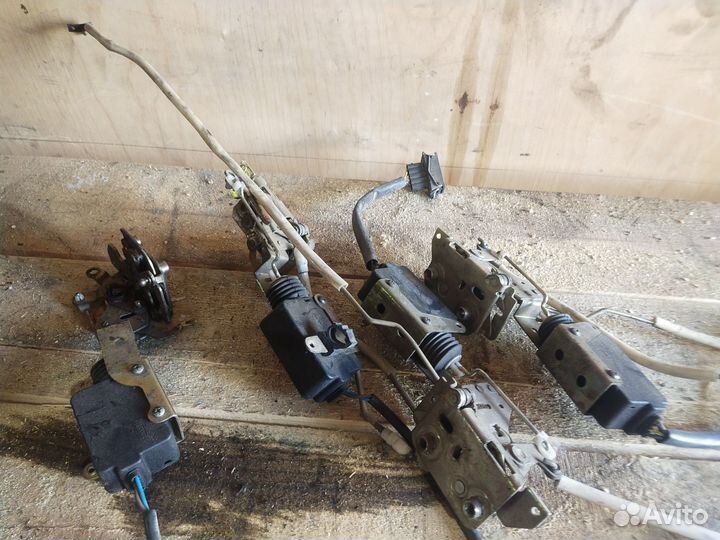 Электро замок двери Волга 31105