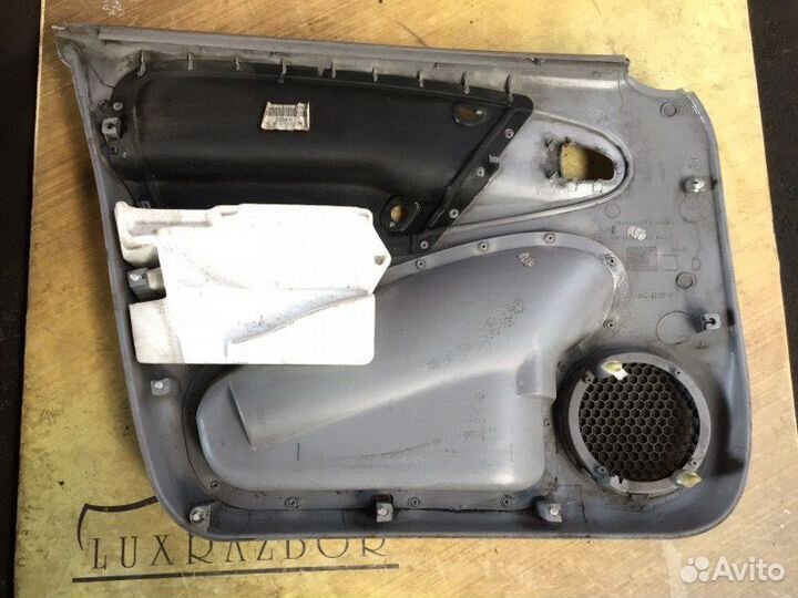 Обшивка двери передняя правая Citroen Xsara