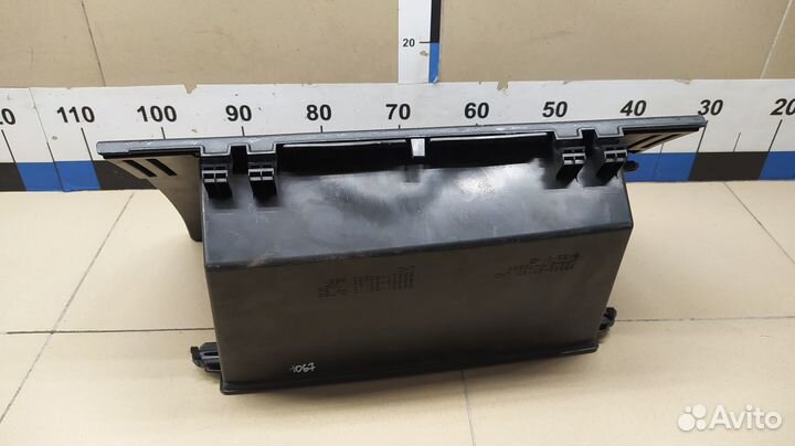 Крышка (дверца) бардачка Land Cruiser (150) -Prado