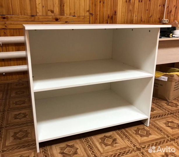 Стол с полками для хранения