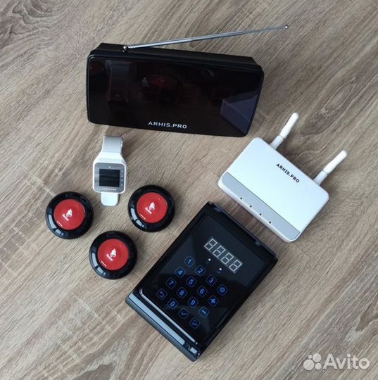 Кнопка вызова и часы для вызова официанта комплект