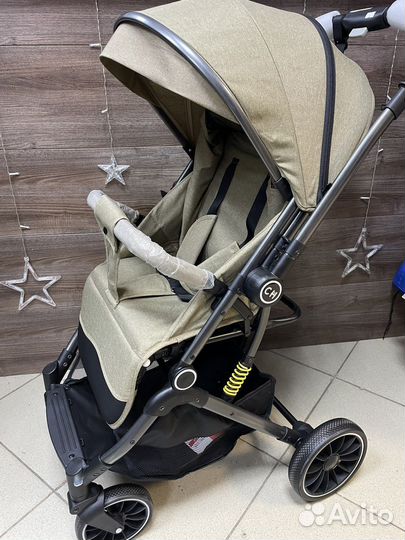 Коляска Luxmom 525 с перекидной ручкой 2 цвета