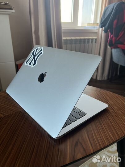 Apple MacBook air 2020 i3 256