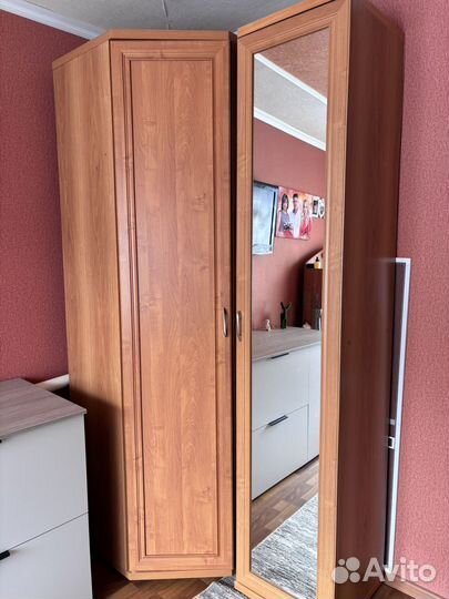 Мебель для спальни бу/ шкаф угловой