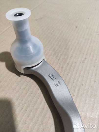 Руливой наконечник в сборе с тягой 7E0419804