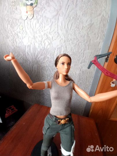 Кукла барби коллекционная Лара Крофт