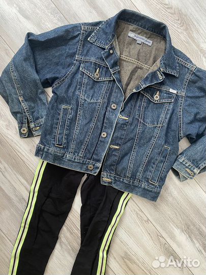 Футболка и джинсовая куртка