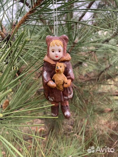 Ватная игрушка Девочка с медвежонком