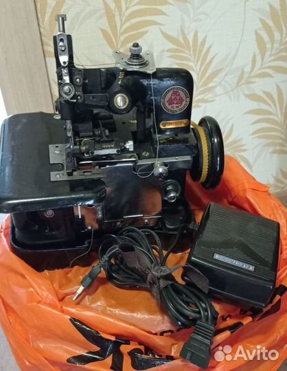 Швейная машинка оверлок