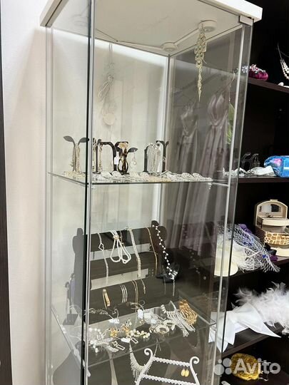 Стеллаж стеклянный с подсветкой