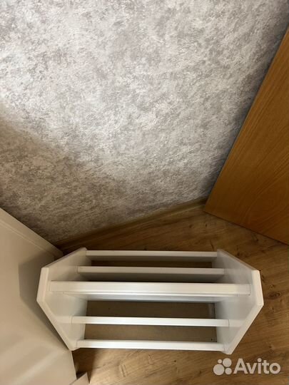 Полка для книг монтессори