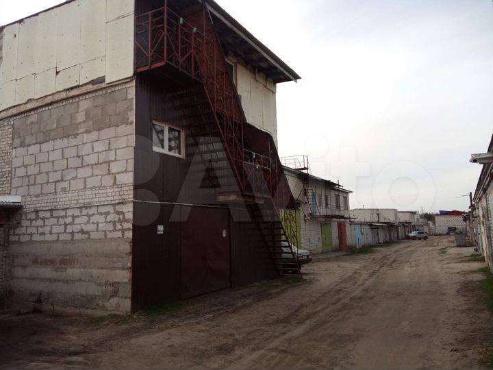 Гараж, > 30 м²