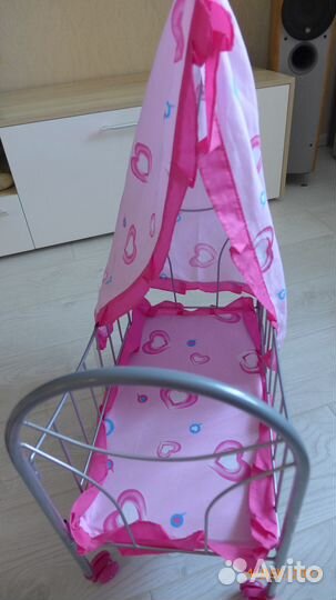 Кроватка для куклы с балдахином