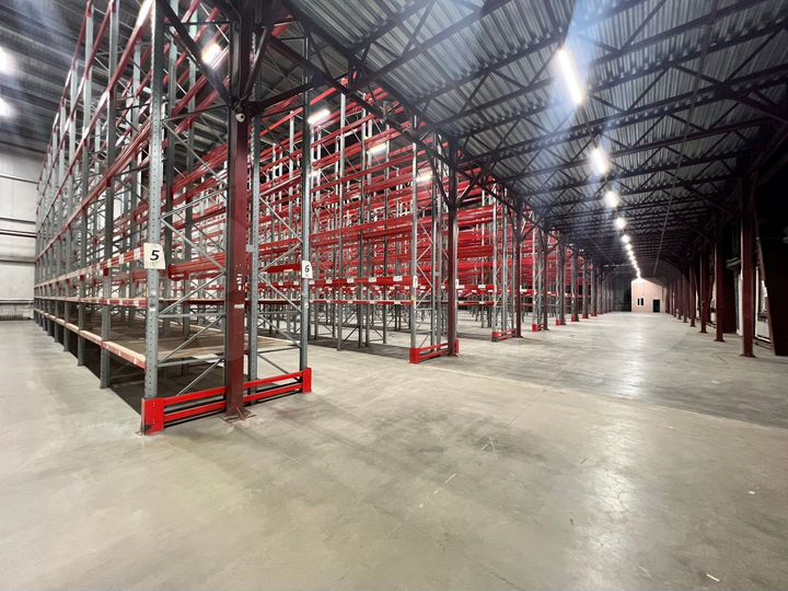 Склад с мезонином и стеллажами