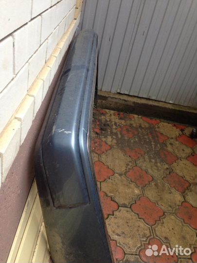 Продаю задний бампер для мерседеса 124