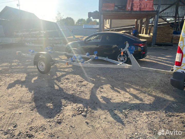 Прицеп на роликах для алюминиевых лодок и катеров