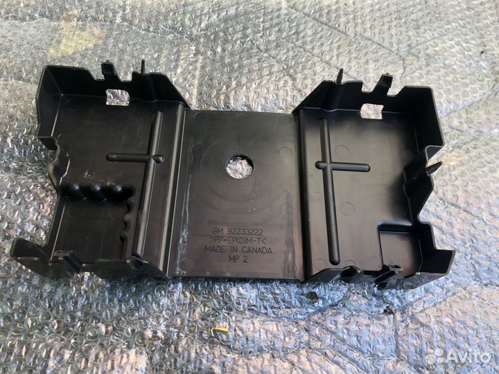 Крышка акб Chevrolet Camaro V 2010-2015