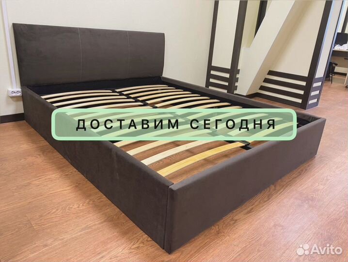 Кровать в обивке велюр