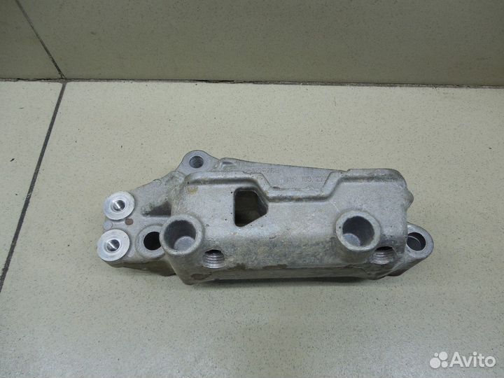 Кронштейн двигателя правый Yeti 2009