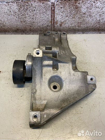 Кронштейн генератора Skoda Octavia A5