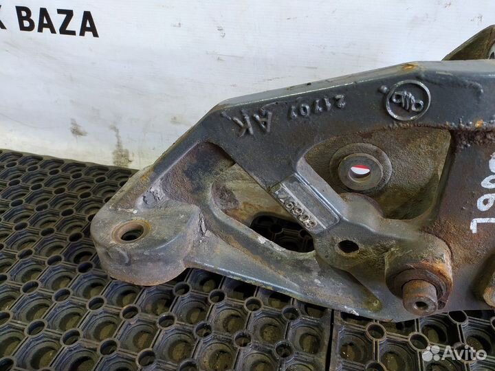 1606970 Кронштейн рессоры передней правый