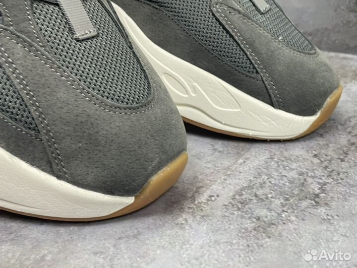 Кроссовки Adidas Yeezy boost 700