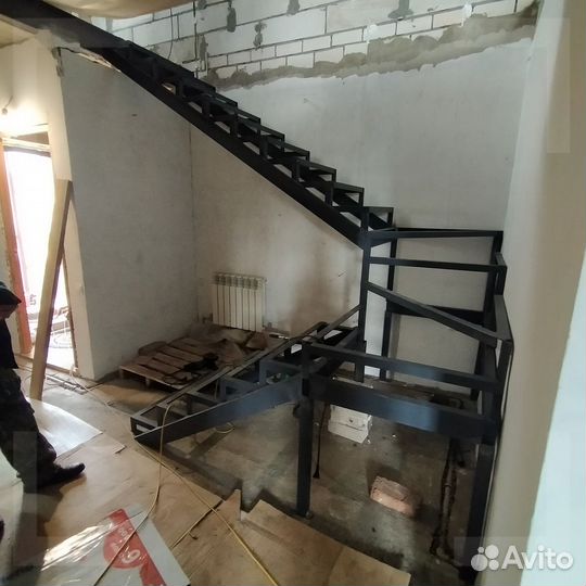 Лестница в дом и коттедж