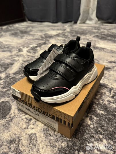 Кроссовки для девочки 30,32 новые