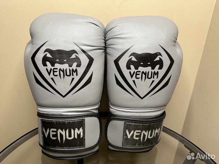 Перчатки боксерские venum серые