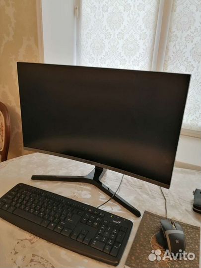 Монитор Samsung 27 изогнутый