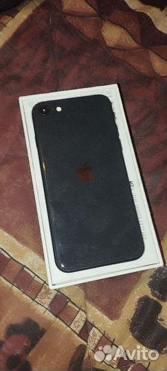 iPhone SE, 64 ГБ