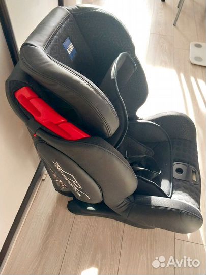 Автомобильное кресло